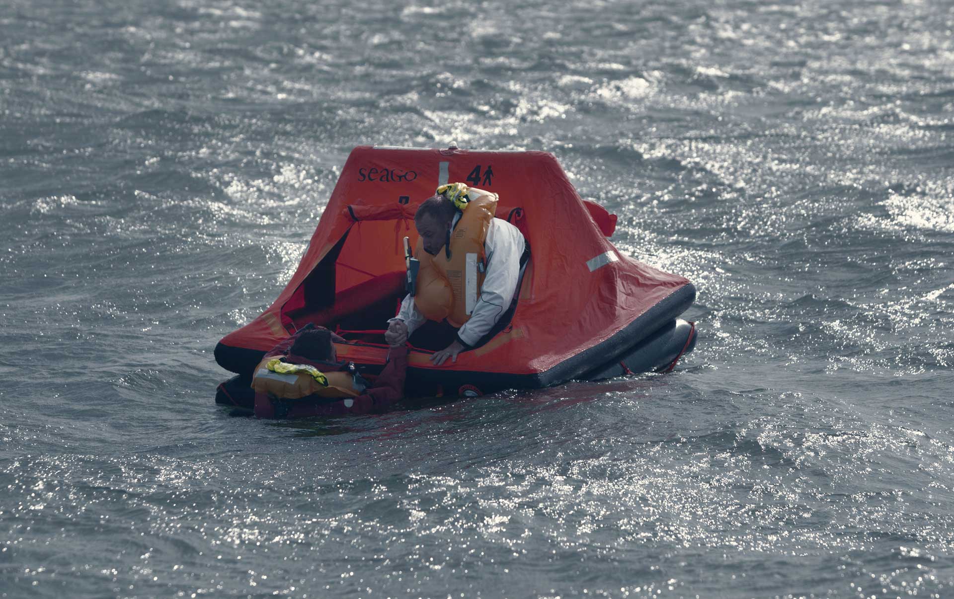 6392fd7fa244955aaecf2b87_638daccfadbcad72b3db59ea_Liferaft-at-sea